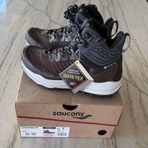 NWB Saucony hiking boots sz 7